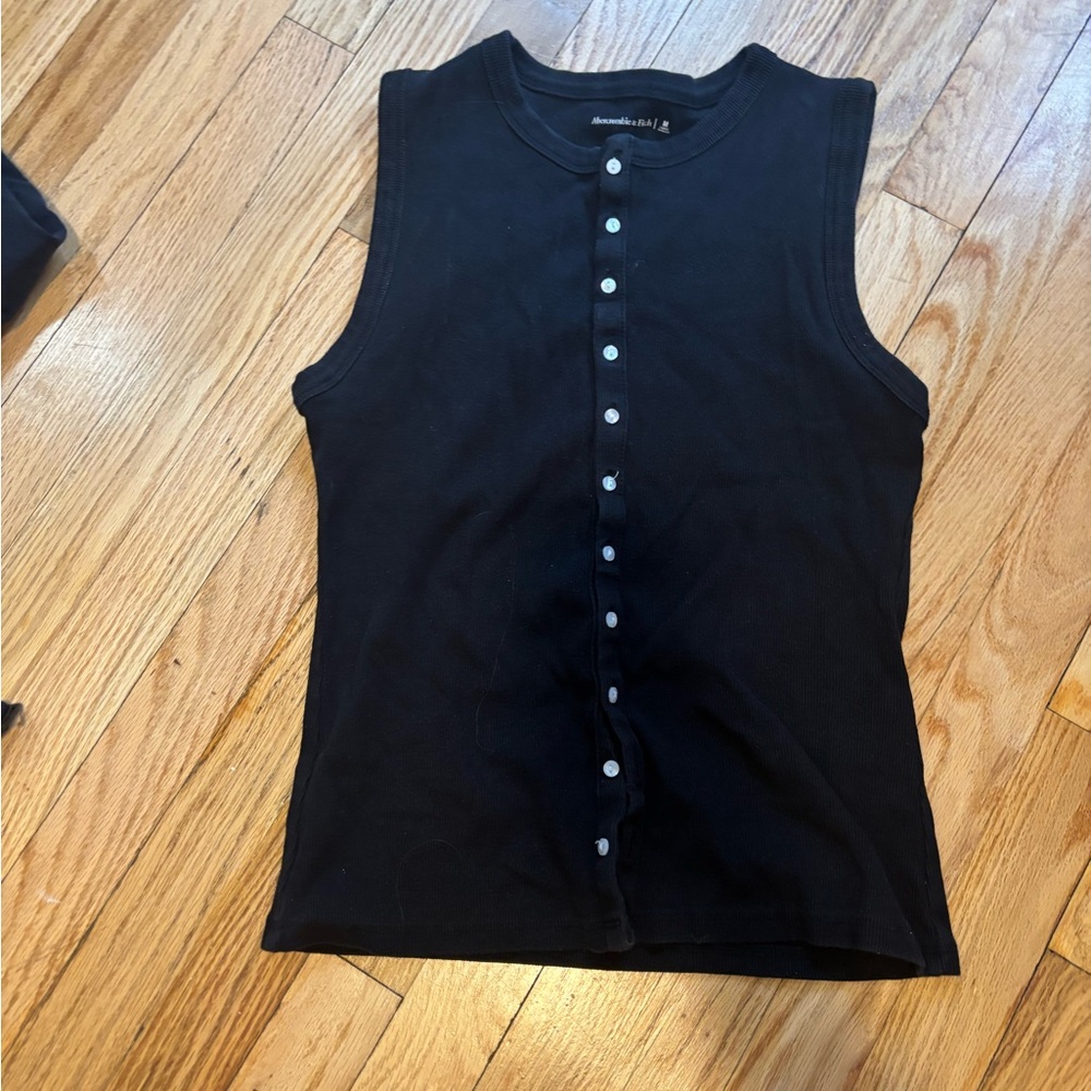 Abercrombie & Fitch Black Sleeveless Button-Down Shirt